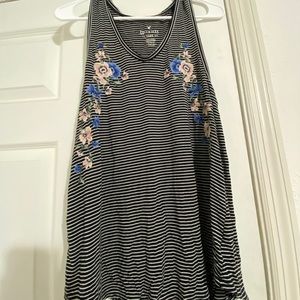 american eagle size medium tank top with embroidered flowers